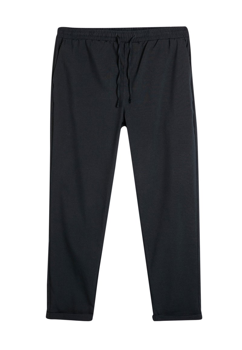 Svarta, lätta sweatpants med elastisk midja och dragsko, med sidfickor och namshankade midjor. Mjuk textur.