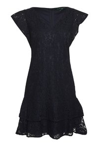 Mörkblå klänning i spets med korta fladdrande ärmar, V-ringning och lager av volanger i nederkant. Har ett intrikat blommönster av spets över hela plagget.