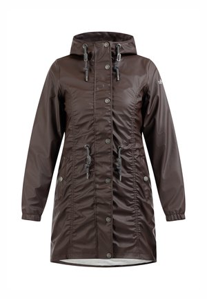 Brązowa wodoodporna kurtka z kapturem, charakteryzująca się marszczonym wzorem, zapięciami na napy, regulowanymi sznurkami oraz bocznymi kieszeniami.