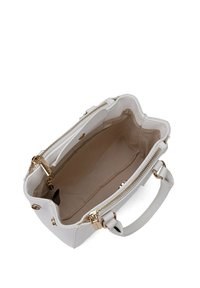 Borsa a mano bianca in pelle con zipper dorato, apertura superiore e interno beige. Presenta doppi manici e una texture sottile. Nessuna tasca esterna visibile.