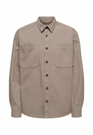 Tan värvi pikkade varrukatega särk puuvillasegus kangast, millel on nööbitav esiosa, terav krae ja kaks rindkere taskut klappidega.