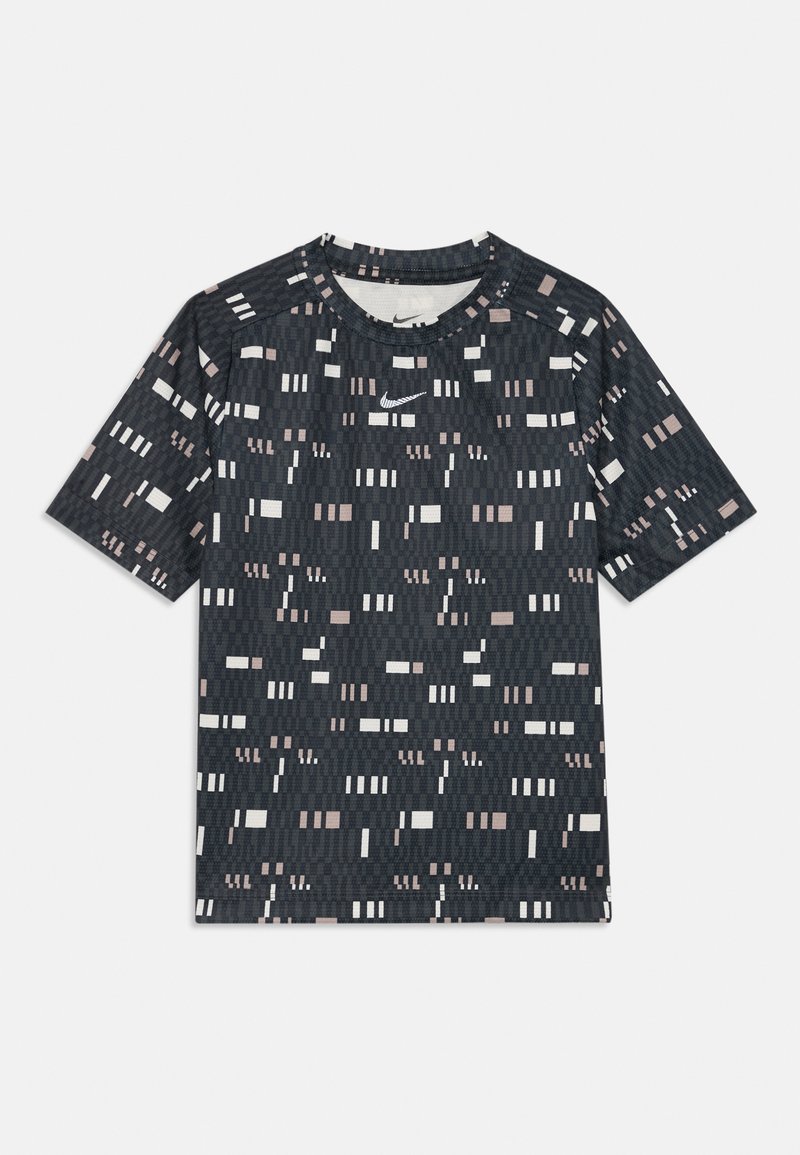 Camisa de manga corta negra con un patrón geométrico en blanco y rosa pálido. Fabricada en tela texturizada, cuenta con un cuello redondo y el logo de Nike.