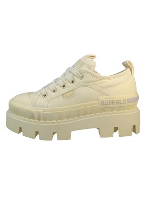 Grube sneakersy na platformie w kolorze off-white, z gładką cholewką, zaokrąglonym noskiem, grubą gumową podeszwą z rowkowanymi detalami oraz akcentami z logo.