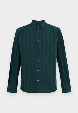 Σκούρο πράσινο πουκάμισο με μακριά μανίκια και κουμπιά, με μαύρες κάθετες ρίγες και τσέπη στο στήθος, εμφανιζόμενο σε λευκό φόντο.