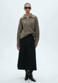 Mango Plisirano krilo - black