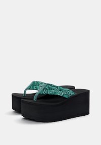 PULL&BEAR Sandales tongs - black