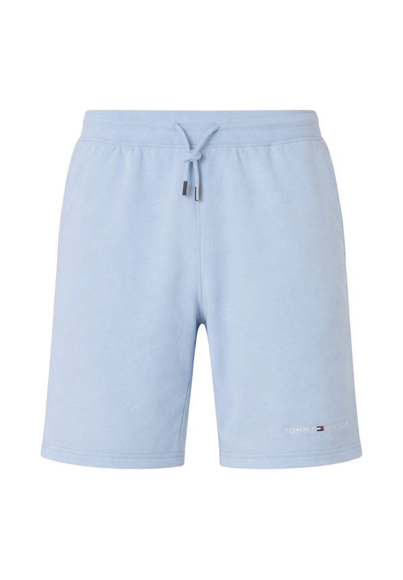 Shorts décontractés bleu clair avec taille élastique et cordon de serrage, arborant un petit logo Tommy Hilfiger sur la partie inférieure de la jambe gauche.