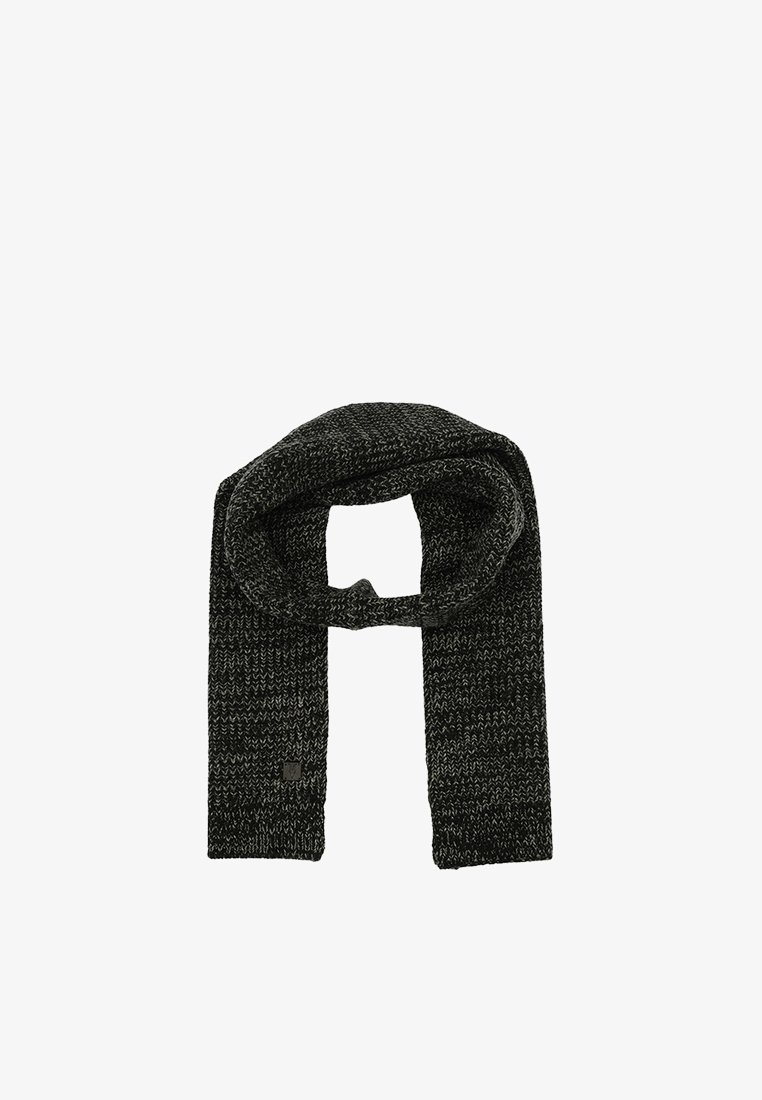 Strikket tørklæde i mørkegrå og sort, med et tekstureret mønster og rundede ender. Lille logo-patch nær den ene ende. Blødt, varmt materiale.