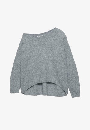 Grå, oversize sweater lavet af blødt strikmateriale. Har en bred halsudskæring, lange ærmer og en buet, høj-lav kant.