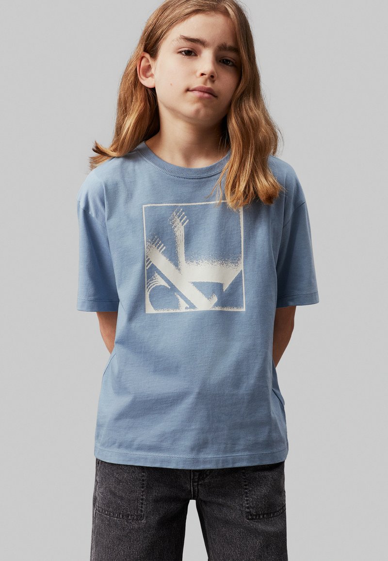 Calvin Klein Jeans MONOGRAM GRID RELAXED - Triko s potiskem - faded denim