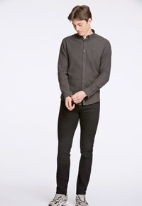 Junk De Luxe BRUSHED - Camicia - black olive