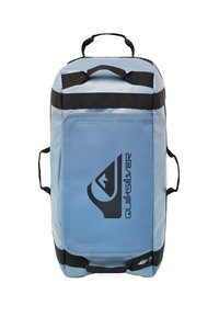 Sininen vedenpitävä liikentasakassi mustilla yksityiskohdilla, yläkahvoilla ja logolla. Sisältää suuren pääosaston ja sivutaskuja. Valmistettu kestävästä materiaalista.