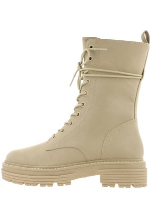 Botte de combat beige mi-mollet à lacets, avec semelle crantée épaisse, bout arrondi et languette à l'arrière.
