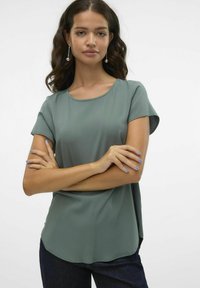 Vero Moda VMBELLA SS  NOOS - T-shirt basic - dark forest