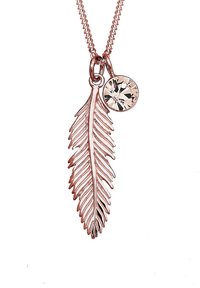 Roosakuldne kaelakee, millel on tekstuurne sulge ripats ja väike ümmargune kristallaktsent. Elegantne, detailirohke käsitöö.