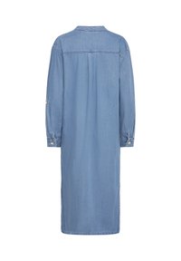 Robe en jean, bleu clair, manches longues, col avec poignets à boutons, coupe droite, longueur genou, avec un pli au dos.