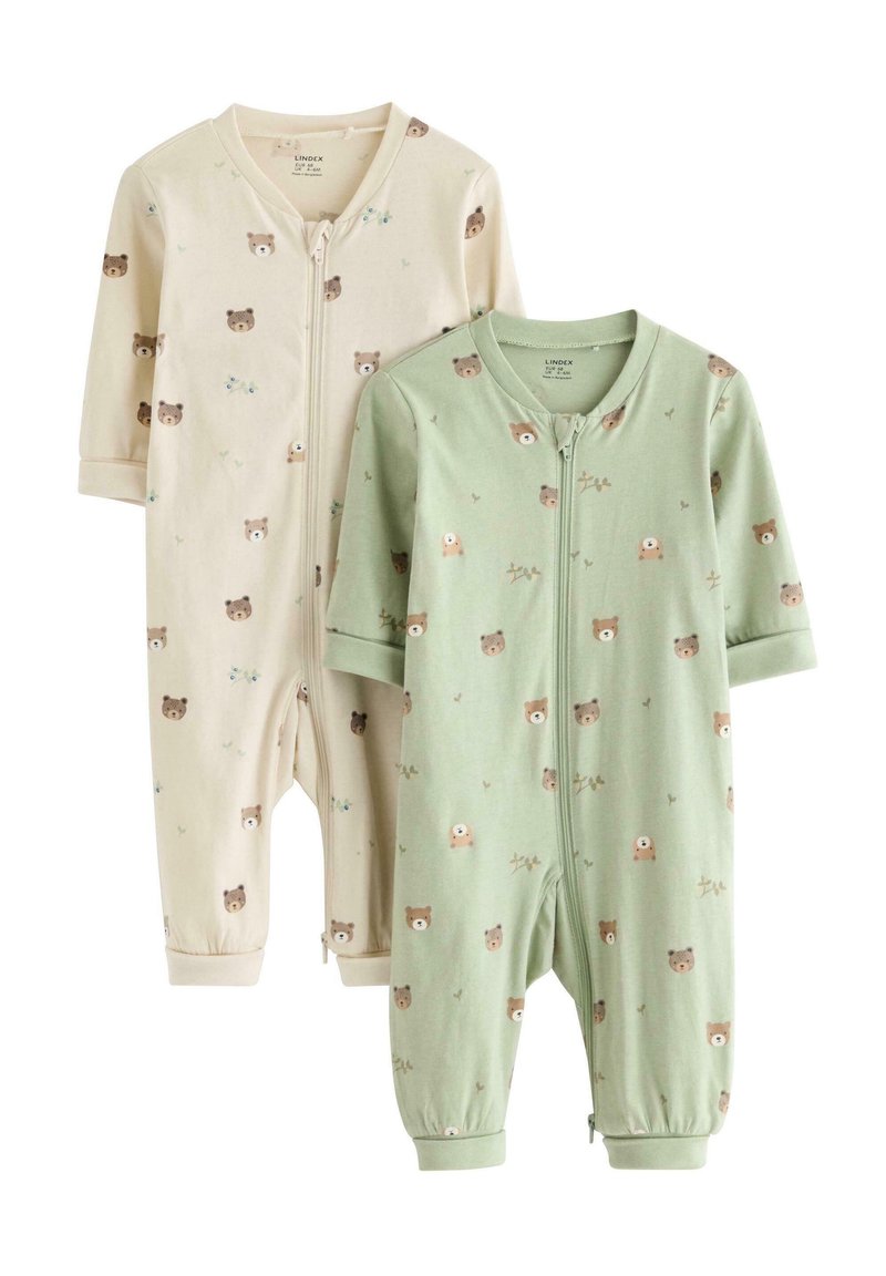 Δύο βρεφικά φορμάκια με φερμουάρ: το ένα ανοιχτό μπεζ με σχέδια αρκούδας, το άλλο απαλό πράσινο με παρόμοια μοτίβα. Και τα δύο έχουν κοντά μανίκια και ελαστικά μανσέτα.