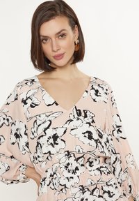 usha Vapaa-ajan mekko - beige