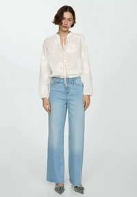 Mango Blúzka so zapínaním na gombíky - off-white