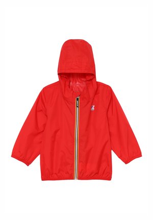 Giacca impermeabile rossa con cappuccio, polsini elasticizzati e zip frontale a tutta lunghezza con un tirante multicolore. Tessuto leggero.
