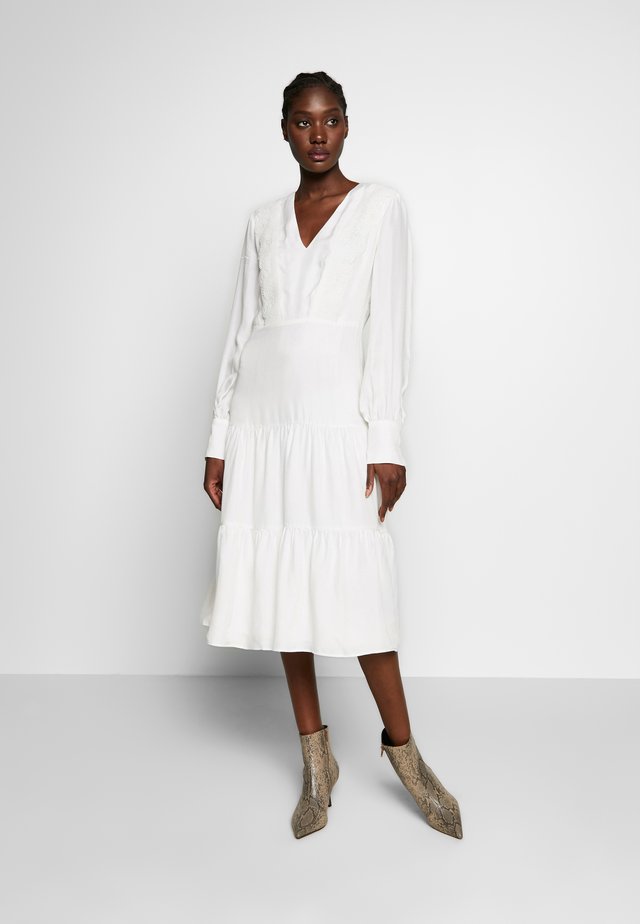 MIX DRESS MIDI - Hverdagskjoler - snow white