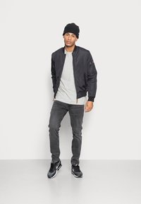 Pepe Jeans HATCH - Calças de ganga justas - grey denim