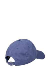 Blå bomulds-baseballcap med buet skygge, justerbar rem bagpå og ventilationshuller. Simpelt design, klassisk afslappet stil.