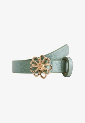 Ceinture en cuir métallisé vert clair enroulée avec une boucle fleur en métal doré, présentant des pétales ouverts et un centre texturé.