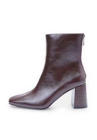 Brown leather ankle boot with pointed toe and chunky heel. Glossy texture, side zipper, and sleek design.