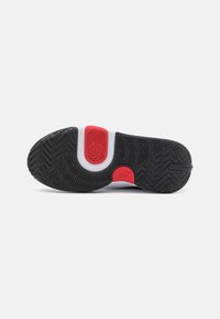 Nike Performance TEAM HUSTLE D 11 - Kosárlabdacipők - black/university red/white