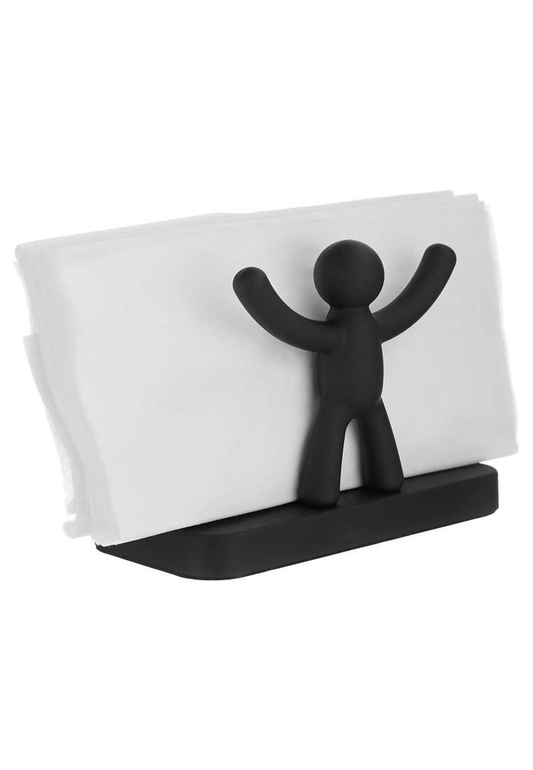 Zwarte stickfiguur-vormige servethouder met witte servetten op een platte rechthoekige basis, met de armen omhoog.