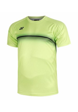 Lichtgroen sportief shirt met korte mouwen, zwarte gebogen streep over de borst en het Yonex-logo aan de linkerbovenkant.