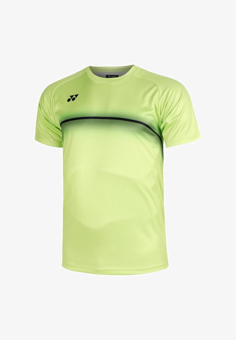 Lichtgroen sportief shirt met korte mouwen, zwarte gebogen streep over de borst en het Yonex-logo aan de linkerbovenkant.