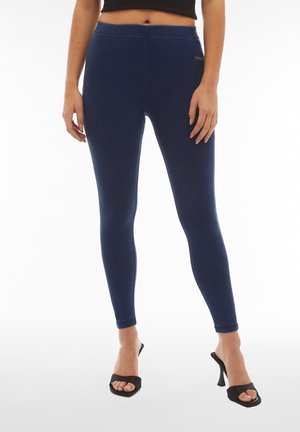 Jeggings - dark jeans seams on tone