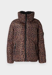 Brūns un melns leopardu raksts pūkainais mētelis ar augstu apkakli, priekšējo zīmuli, kabatām ar rāvējslēdzēju sānos un kabatu ar rāvējslēdzēju kreisajā piedurknē.