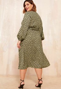 Friends Like These PRINTED MIDI  - Nappali ruha - khaki green