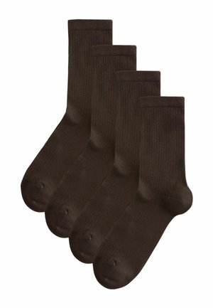 Vier dunkelbraune, gerippte Sneakersocken, überlappend auf weißem Hintergrund angeordnet.