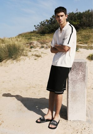 PULL&BEAR, Sandales de bain - black