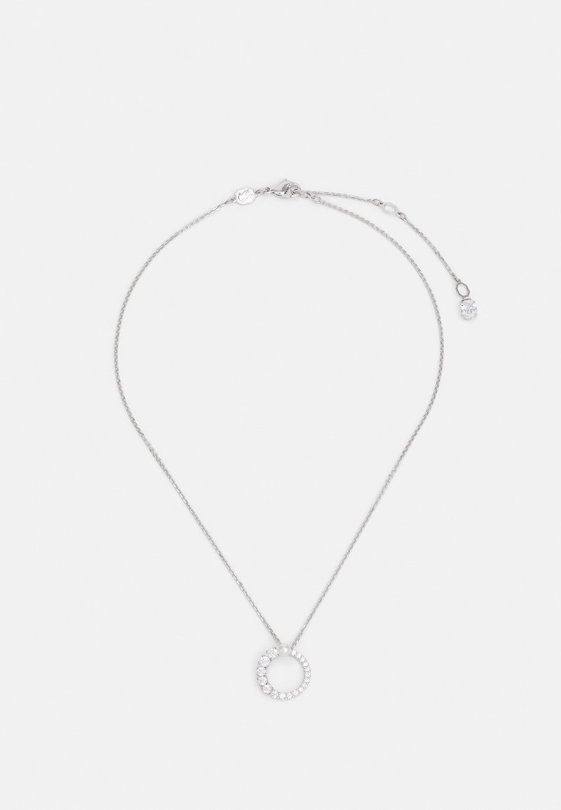 Silberne Kettenhalskette mit einem runden Anhänger, der mit kleinen klaren Kristallen verziert ist und einen funkelnden Akzent setzt.