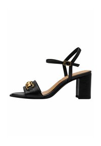 Svarta läderklackade sandaletter med ankelrem, guldkedjedetalj fram, öppen tå och fyrkantig blockklack.