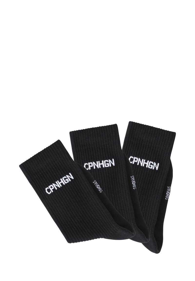 Mustad ribadega sokid, millel on valge tekst "CPNHGN" äärtes. Pehme kangas, keskse sääre pikkus, sobivad igapäevaseks kandmiseks.