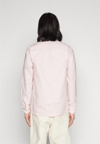 Lyle & Scott REGULAR FIT LIGHT WEIGHT OXFORD - Camicia - light pink
