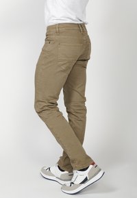 Koroshi STRETCH  - Sirgete säärtega teksad - vison mink light brown