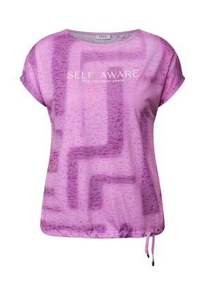 Fioletowa koszulka z krótkim rękawem o fakturowanym wzorze, z napisem "SAME ŚWIADOME znajdź swój wewnętrzny spokój" w białym kolorze. Regulowane sznurki u dołu.