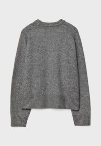 Grauer Strickpullover mit Rundhalsausschnitt, gerippten Bündchen und Saum sowie einem lässigen Schnitt. Weiche Textur mit einem dezenten melierten Muster.