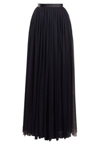 Jupe maxi plissée noire avec une ceinture lisse et ajustée, en tissu fluide et transparent qui tombe jusqu'au sol. Aucune décoration supplémentaire.