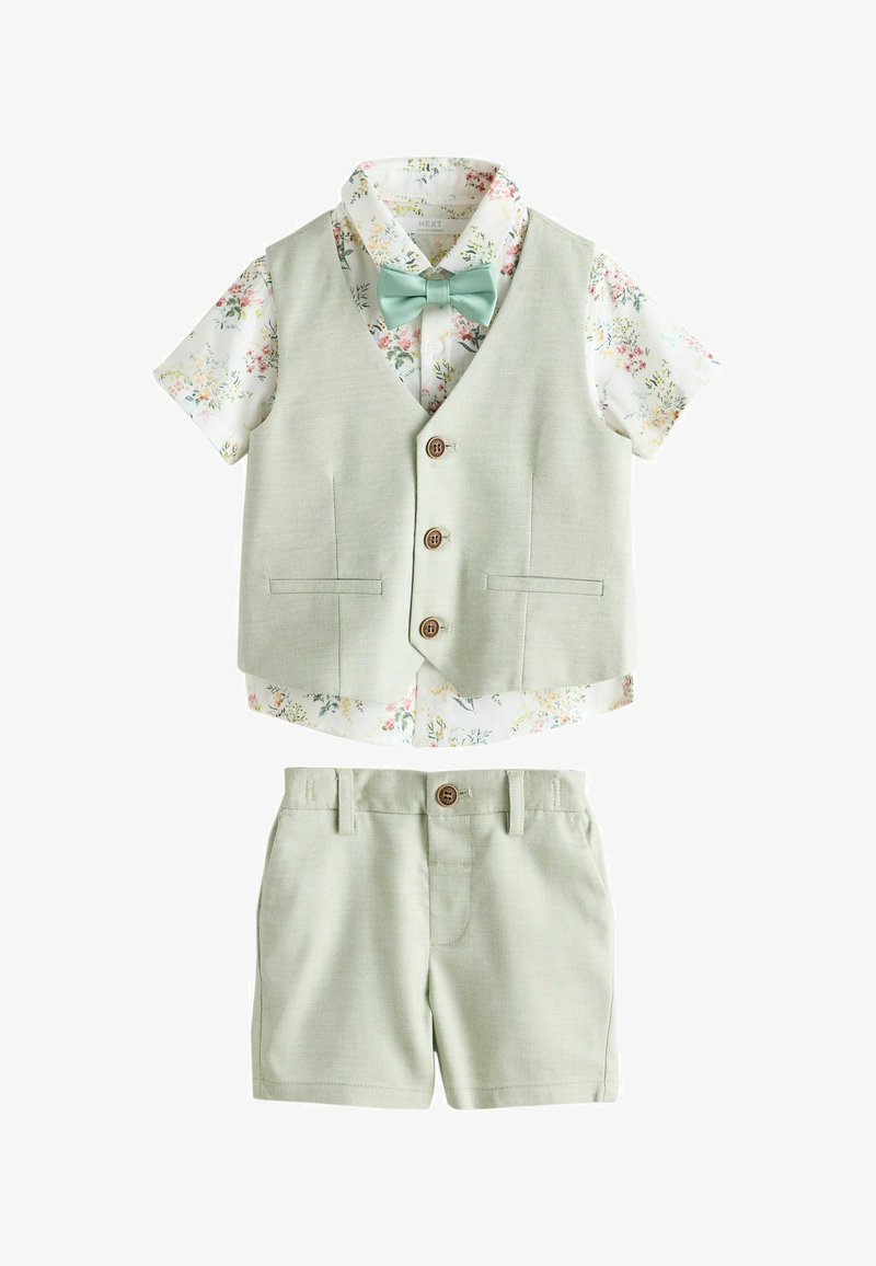 Costume vert clair pour tout-petit avec gilet boutonné, short, chemise à manches courtes à motif floral et nœud papillon vert assorti.