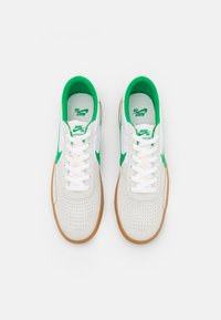 Nike SB HERITAGE VULC UNISEX - Matalavartiset tennarit - summit white/lucky green/white/light brown