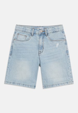 Hellblaue Jeansshorts mit Fronttaschen, Gürtelschlaufen, Knopfverschluss und einem kleinen Used-Look-Detail am rechten Oberschenkel.
