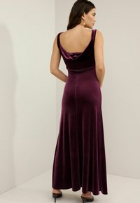 Next REGULAR FIT - Iltapuku - berry red